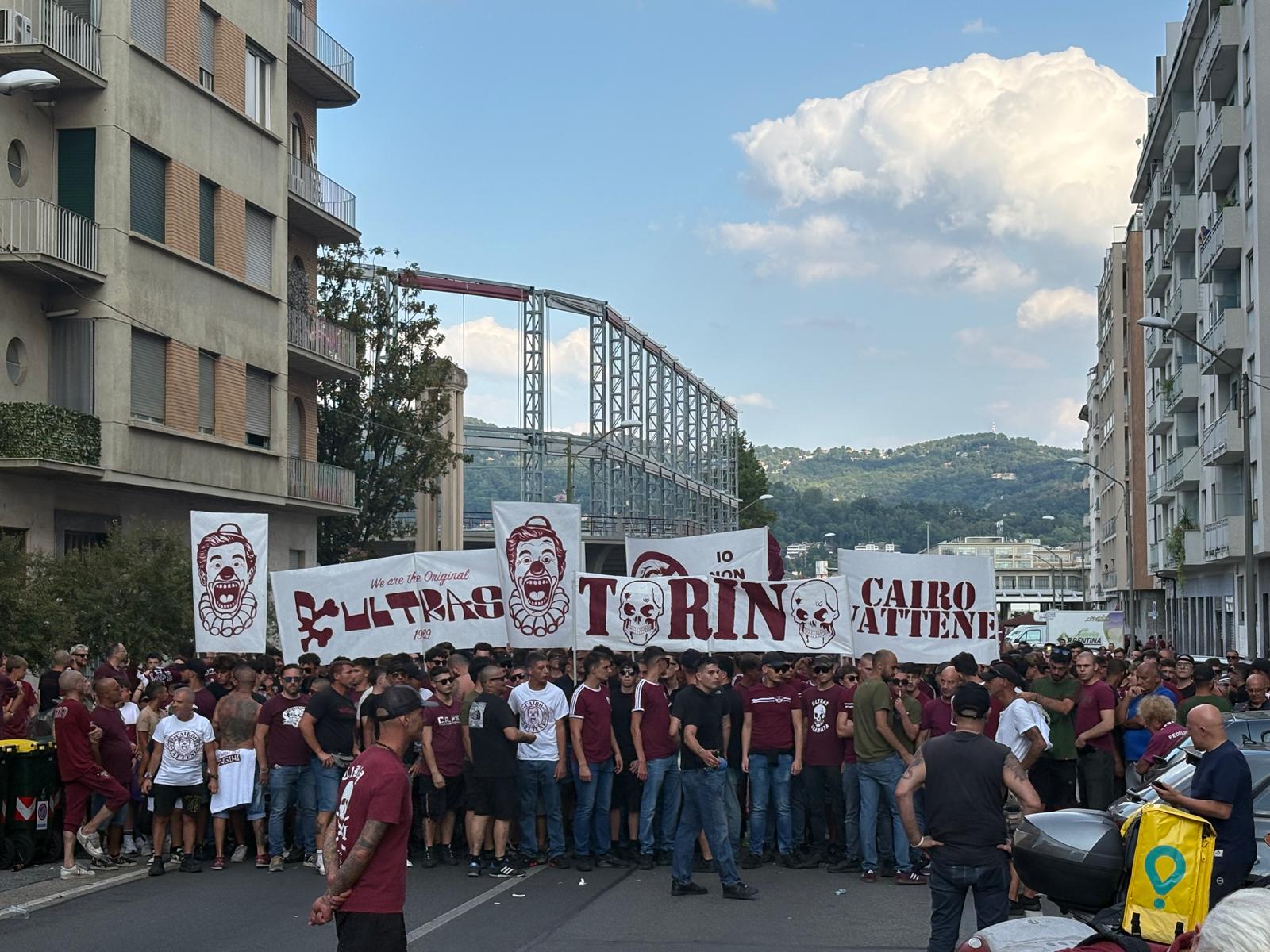 Corteo contro Cairo: un migliaio di tifosi dal Filadelfia allo stadio. FOTO e VIDEO